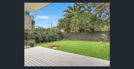 Stylish Family Living in the Heart of Clovelly - Photo 2