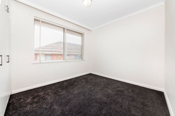 Roomy One Bedroom Apartment! - Photo 1