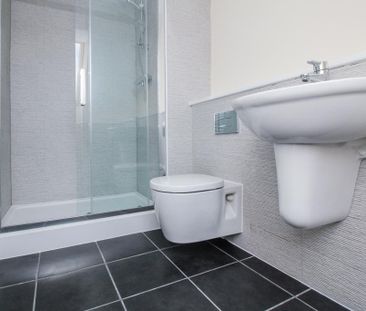 4 bedroom semi-detached house to rent - Photo 6