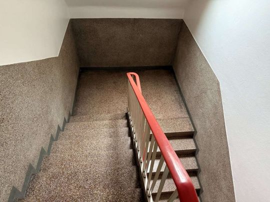 Erstbezug nach Sanierung! 2-Zimmer Dachgeschosswohnung mitten drin! - Photo 1