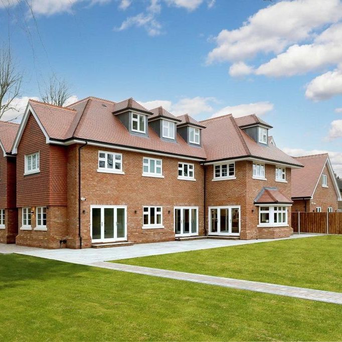 6 bedroom detached house to rent - Photo 1