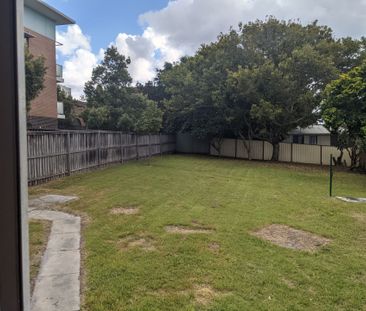 Spacious Family Home in Prime the Entrance Location - Photo 1