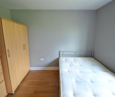 4 bedroom townhouse to rent - Photo 3