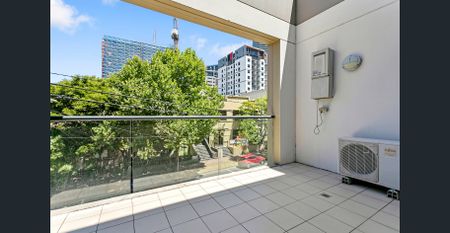 Sunny, renovated and convenient living in the Heart of the Lower North Shore - Photo 2