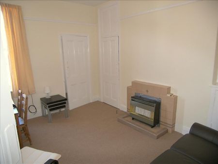 2 bed upper flat to rent in NE6 - Photo 4