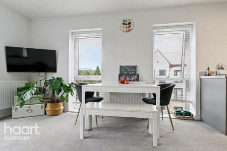 2 bedroom flat to rent - Photo 4