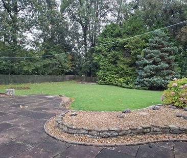 A spacious detached bungalow featuring two double bedrooms, a doubl... - Photo 3