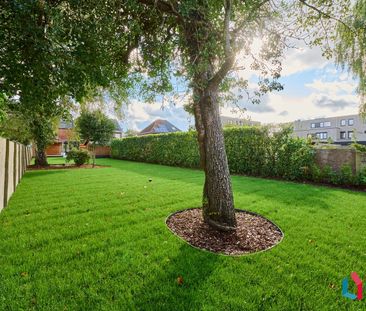 Aan de stadsrand gelegen volledig gerenoveerde woning met ruime woo... - Photo 3