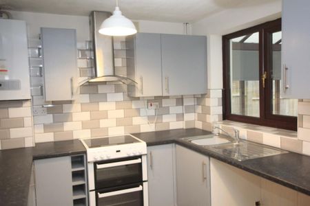 2 bedroom semi-detached house to rent - Photo 5