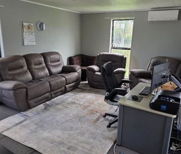 Charming 3BR Home in Clendon Park - Photo 6