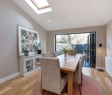 A beautifully presented four bedroom family period house in Wimbledon Town. - Photo 5