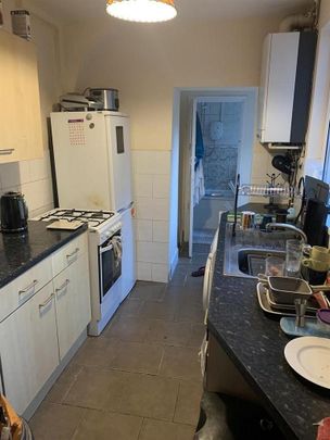 3 bedroom terraced house to rent - Photo 1