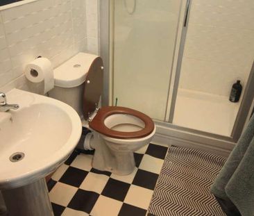 Bramhall Lane, Sheffield, S2 - Photo 6