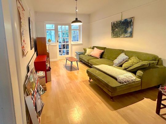 3 Bed Semi-Detached House, Dagnall Park, SE25 - Photo 1