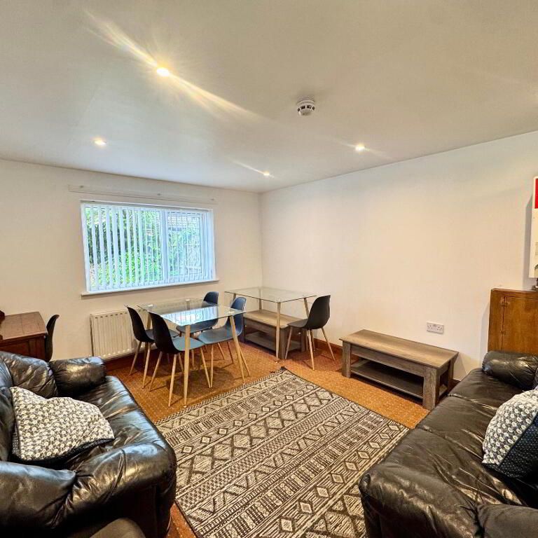Flat 1, 6 Eglantine Avenue, Belfast, BT9 6DX - Photo 1