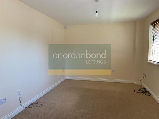 4 bedroom end of terrace house to rent - Photo 1
