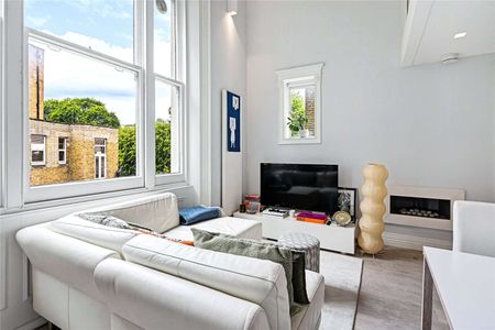 Modern first floor period conversion enjoying high ceilings. - Photo 4
