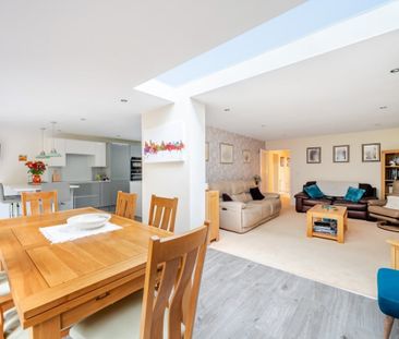 4 bedroom detached house to rent - Photo 1