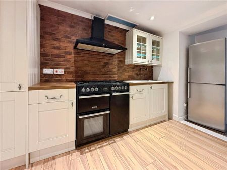 3 bedroom end of terrace house to rent - Photo 3