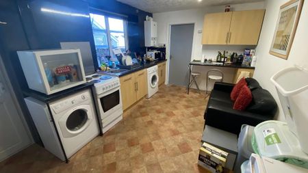 2 bedroom flat to rent - Photo 3