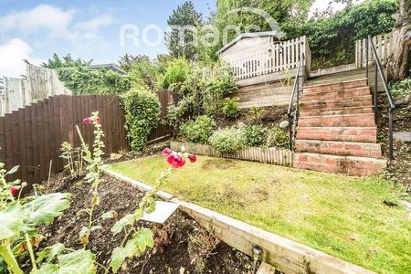 Tredegar Road, Emmer Green, Reading, RG4 - Photo 4