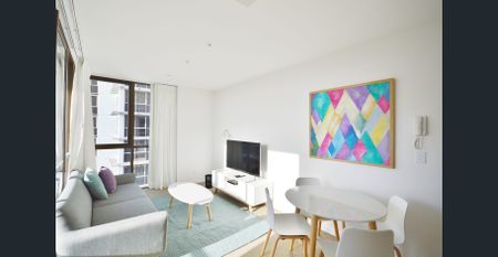 SPACIOUS LIGHT AND AIRY 1 BEDROOM APARTMENT - FULLY FURNISHED "AVINI BROADBEACH" - Photo 3