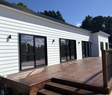 Brand new Living - Photo 2