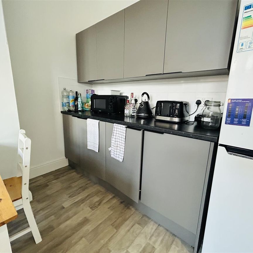 Beechwood View, Burley, LS4 2LP, Leeds - Photo 1