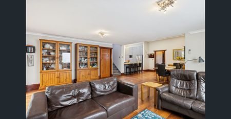 Contemporary Modern Home.. - Photo 2