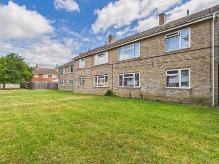 2 bedroom ground floor flat to rent - Photo 2