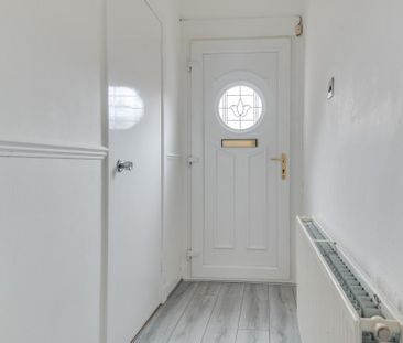 2 bedroom ground floor flat to rent - Photo 2