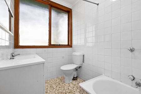 Charming Coastal Cottage - Convenience, Comfort & Character - Photo 4