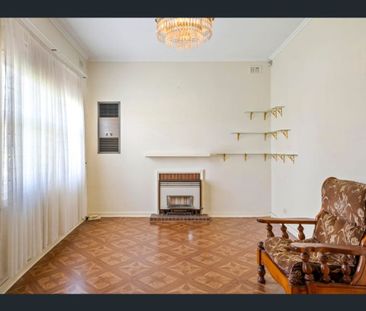 Charming 3-Bedroom Home in Prime Felixstow Location - Photo 1