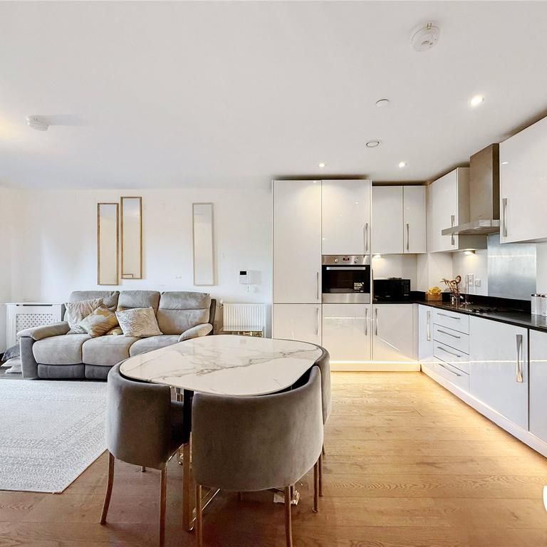 2 bedroom flat to rent - Photo 1