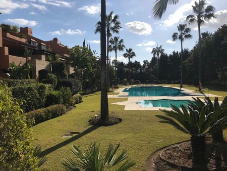 Apartment in Guadalmina Baja, Costa del Sol - Photo 2