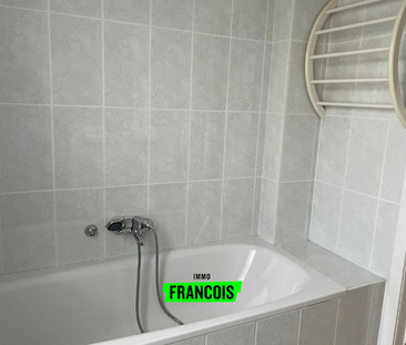 Ruim appartement met twee slaapkamers en garage in Ieper - Photo 2