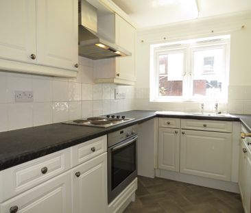 2 bed Apartment - To Let - Photo 2