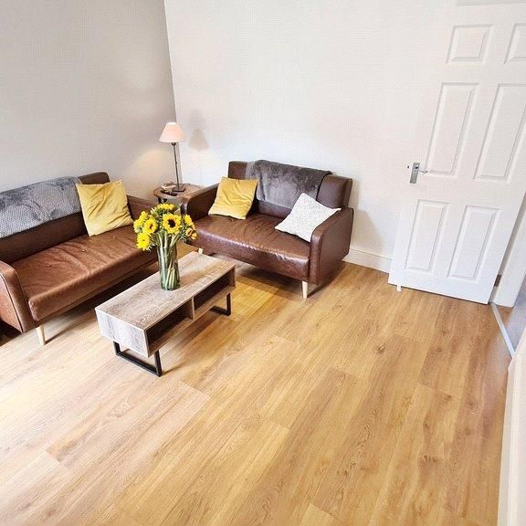 4 bedroom terraced house to rent - Photo 1