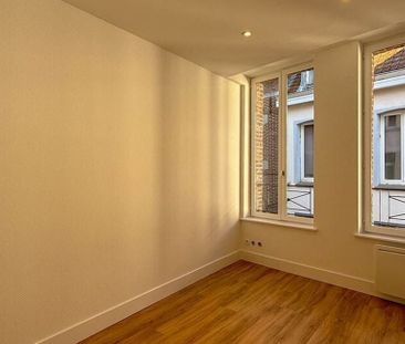 Appartement te huur in Tournai voor € 600 met 1 slaapkamer - Photo 1