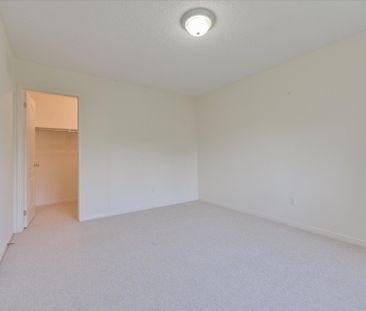 For Lease - 98 Northern Dancer Drive, Oshawa, Ontario - Photo 6