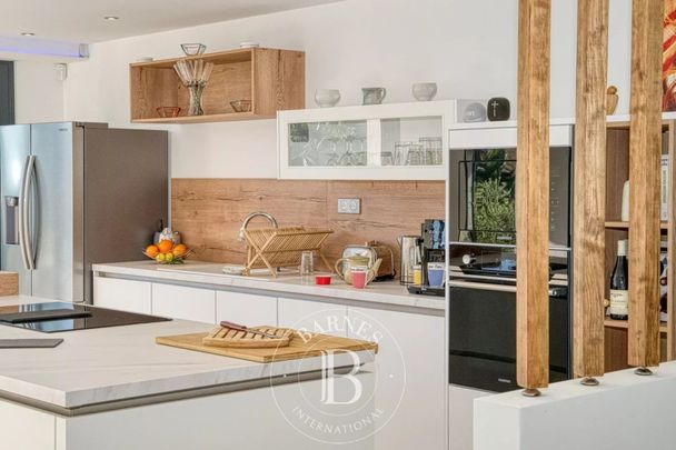 LOCATION SAISONNIÈRE - LES ISSAMBRES - VILLA MODERNE APERÇU MER - 5 CHAMBRES - Photo 1