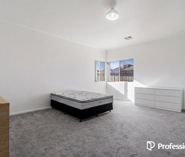 Lifestyle & Convenience in a Spacious Family Home - Photo 5