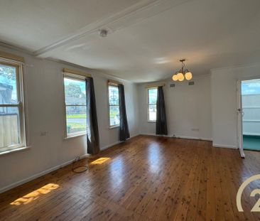 Five Bedroom Home, in a Prime Location! - Photo 5