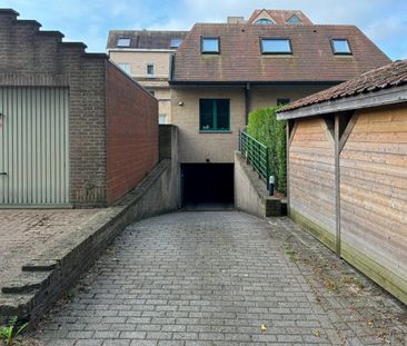 Gelijkvloersappartement met 2 slaapkamers en ruime autostaanplaats. - Foto 2