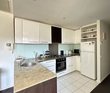 Spacious North Facing Apartment in Ideal Location. - Photo 6