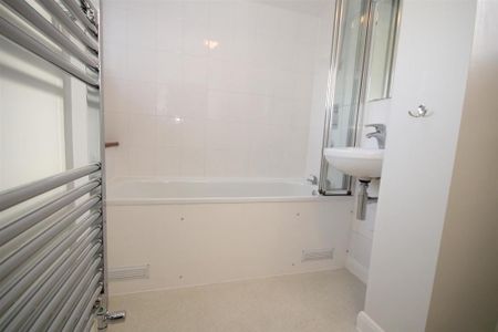 3 bedroom detached house to rent - Photo 2