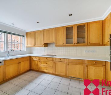A 4 bedroom townhouse with communal facilities. - Photo 6