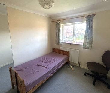 Homestall, Guildford - 3 bedrooms Property for lettings - Seymours - Photo 3