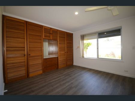 CHARMING HOME IN SILVER SANDS , WALK TO BEACH - Photo 4