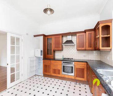 2 bed flat to rent in West Overcliff Drive, Westbourne, BH4 - Photo 3